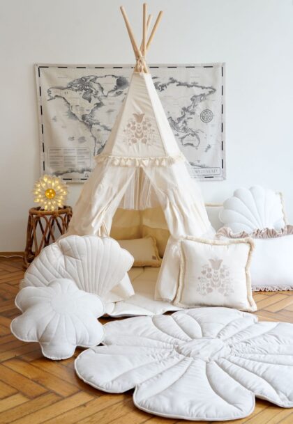 “Boho” Teepee with Frills and Caramel round with frill Mat Set