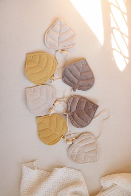 “Autumn Stories” Velvet Garland with Leaves - Moi Mili