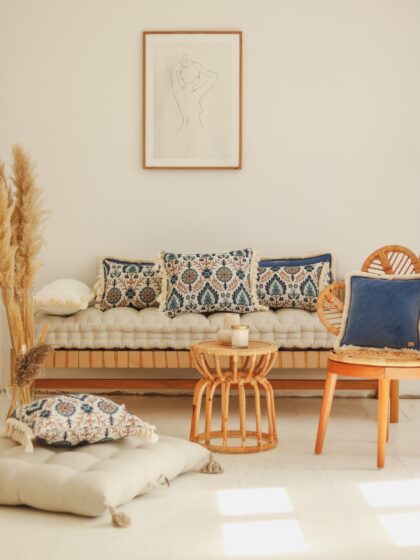 "Blue Iris in Istanbul" cushion with fringe - Moi Mili