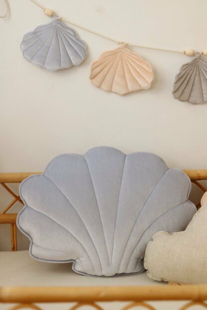 “Blue Pearl” Velvet Shell Cushion - Moi Mili