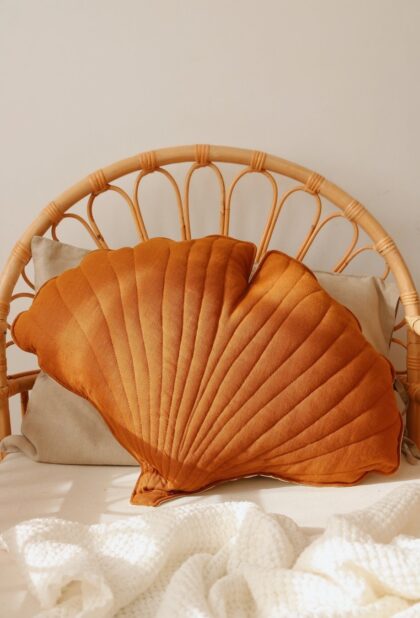 “Caramel” Linen Ginkgo Leaf Cushion - Moi Mili