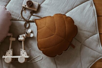 “Caramel” Linen Leaf Cushion - Moi Mili