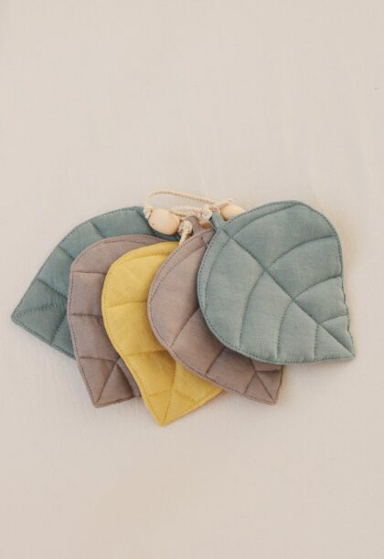 “Eye of the Sea” Linen Garland with Leaves - Moi Mili