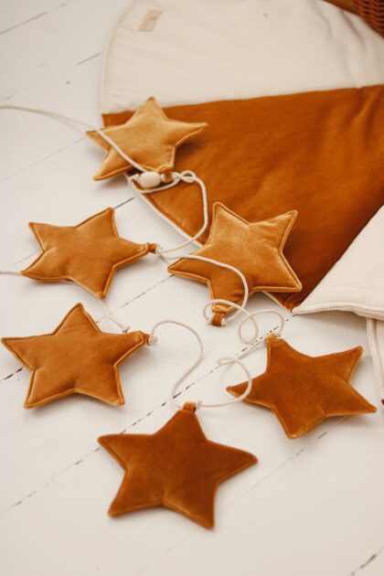 “Gold Dust” Velvet Garland with Stars - Moi Mili