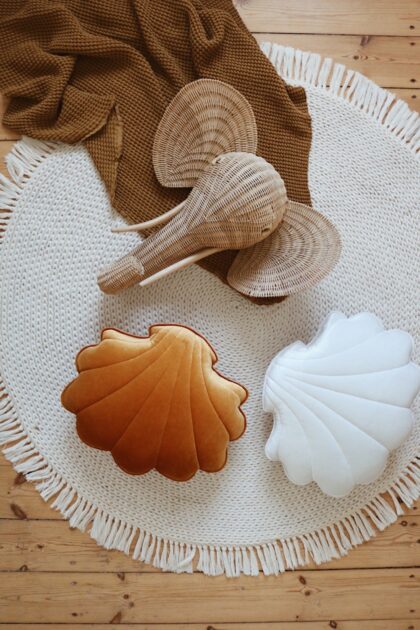 “Gold Pearl” Velvet Shell Cushion - Moi Mili