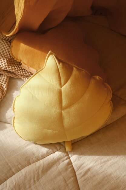 “Honey” Linen Leaf Cushion - Moi Mili