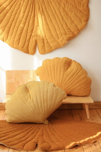 “Honey” Velvet Ginkgo Leaf Cushion - Moi Mili