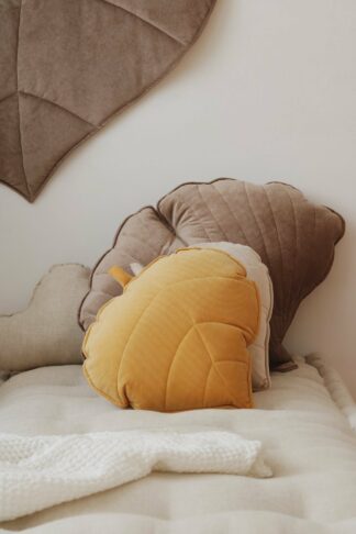“Honey” Velvet Leaf Cushion - Moi Mili