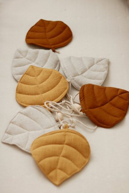 “Ochre” Linen Garland with Leaves - Moi Mili