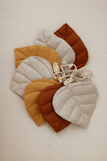 “Ochre” Linen Garland with Leaves - Moi Mili