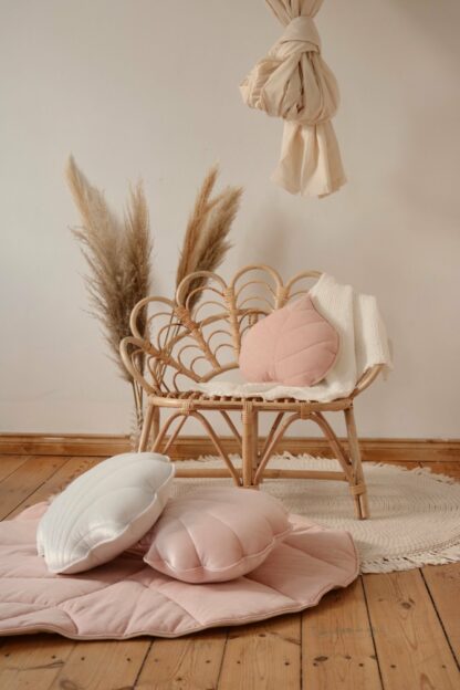 “Powder Pink” Linen Leaf Cushion - Moi Mili