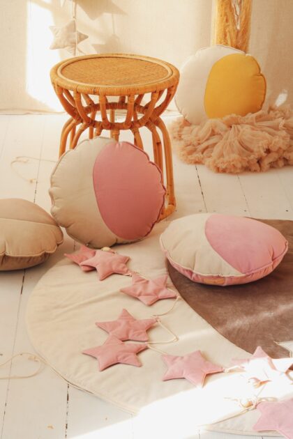 “Soft Pink Dust” Velvet Garland with Stars - Moi Mili