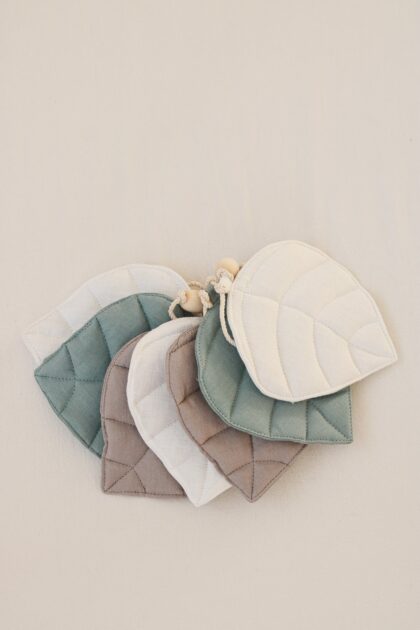 “Winter Morning” Linen Garland with Leaves - Moi Mili