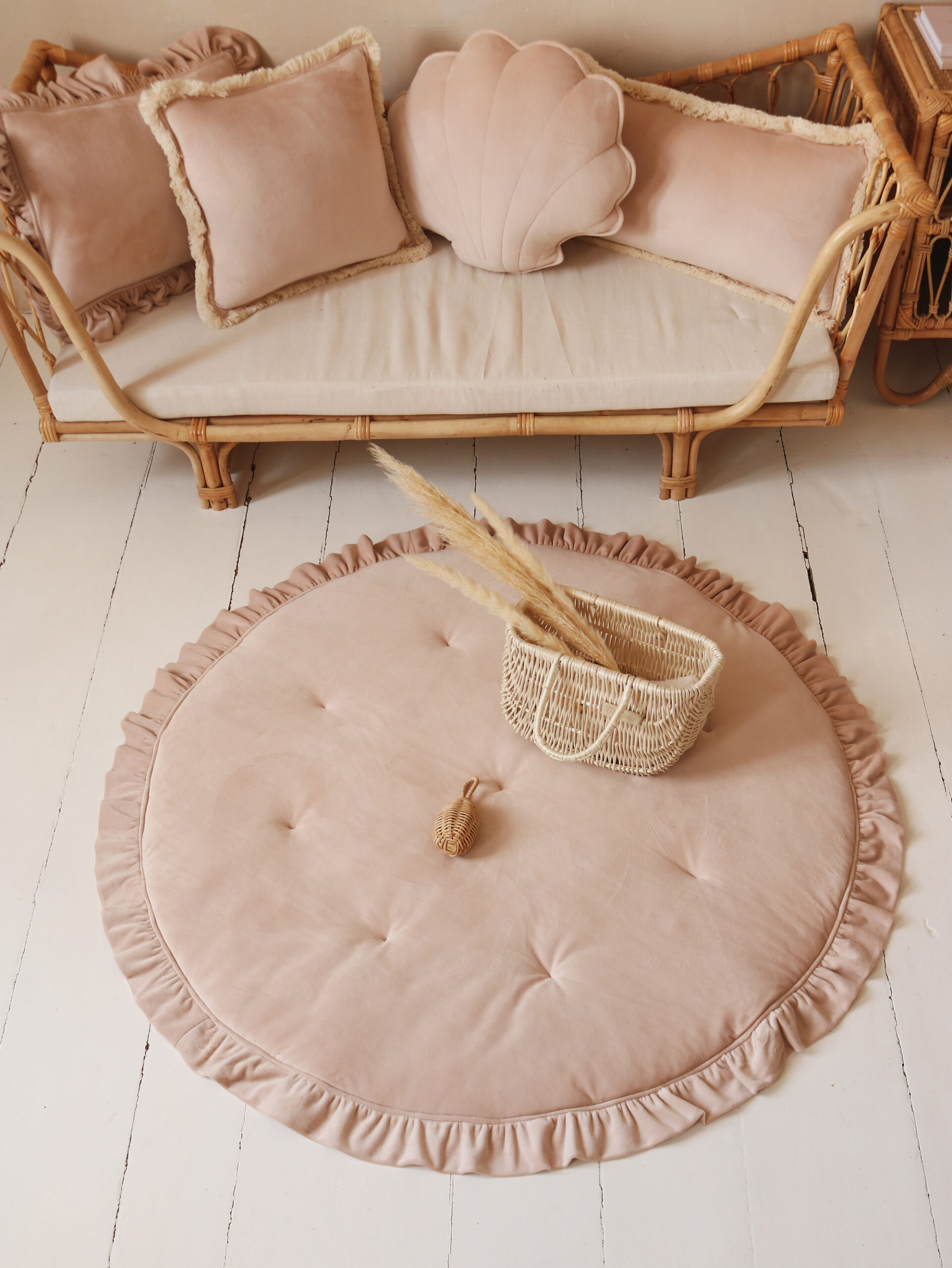Soft Velvet Mat with Frill “Latte”