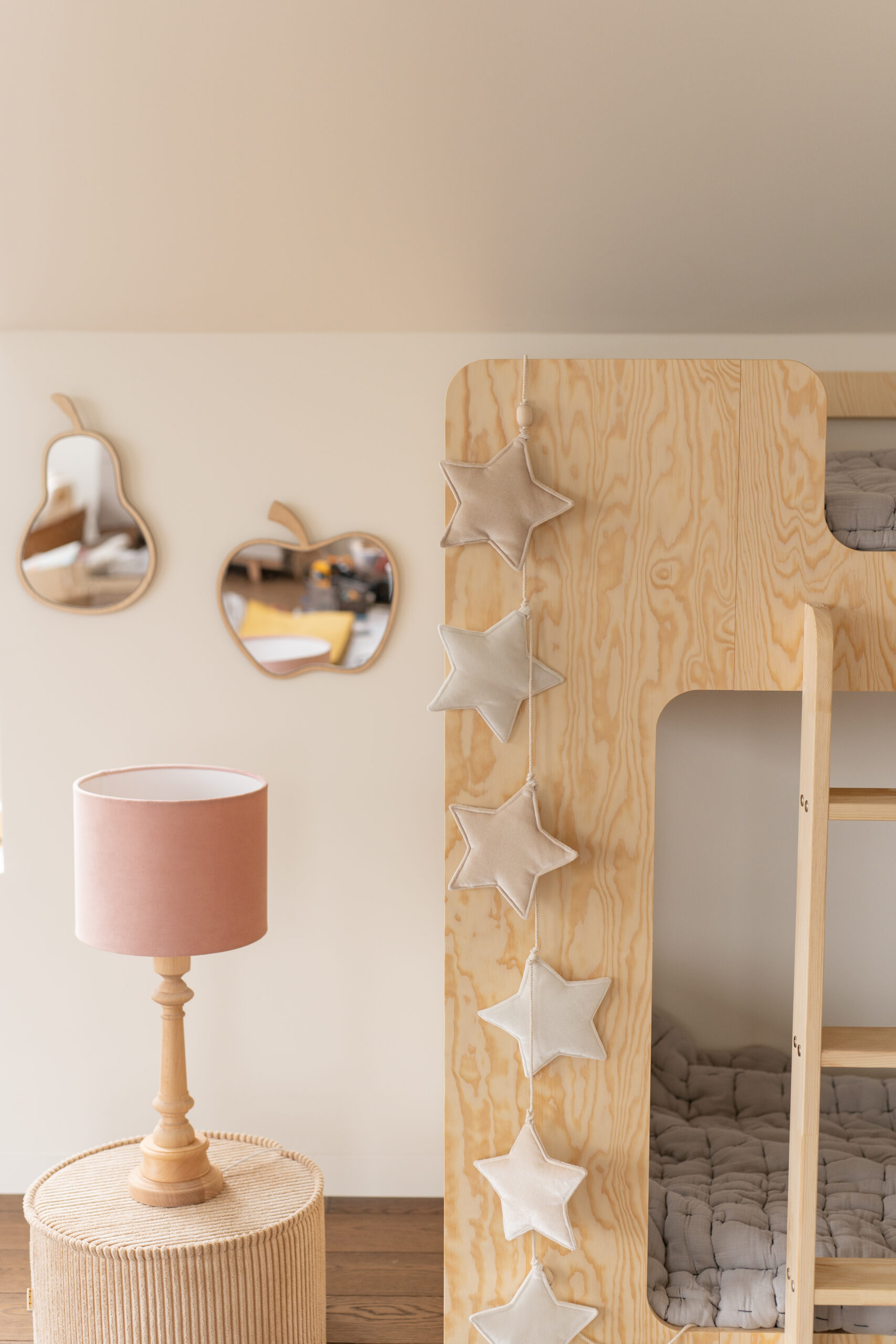 “Beige Dust” Velvet Garland with Stars