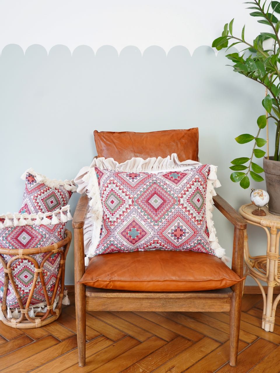 "Pink boho style" decorative pillow with fringe