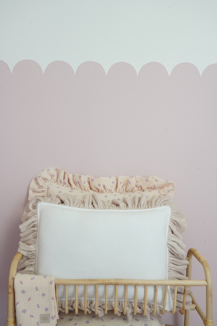 Decorative velvet pillow with frills "Caffé latte" - Image 2