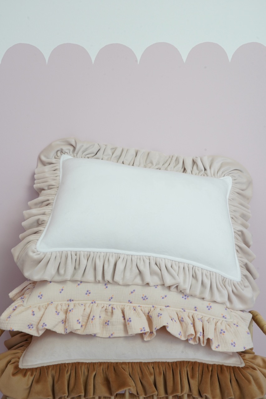 Decorative velvet pillow with frills "Caffé latte" - Image 5