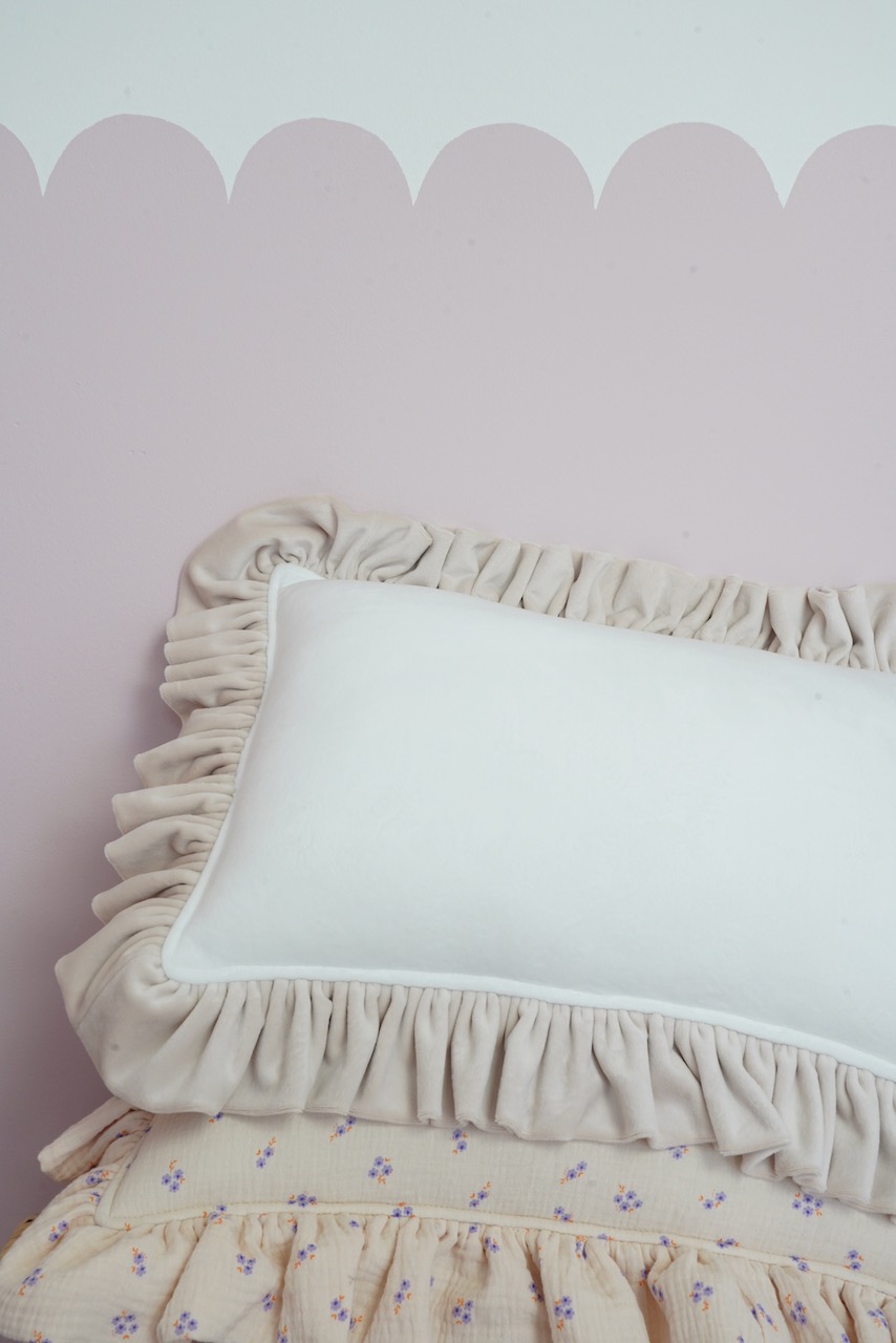 Decorative velvet pillow with frills "Caffé latte" - Image 6