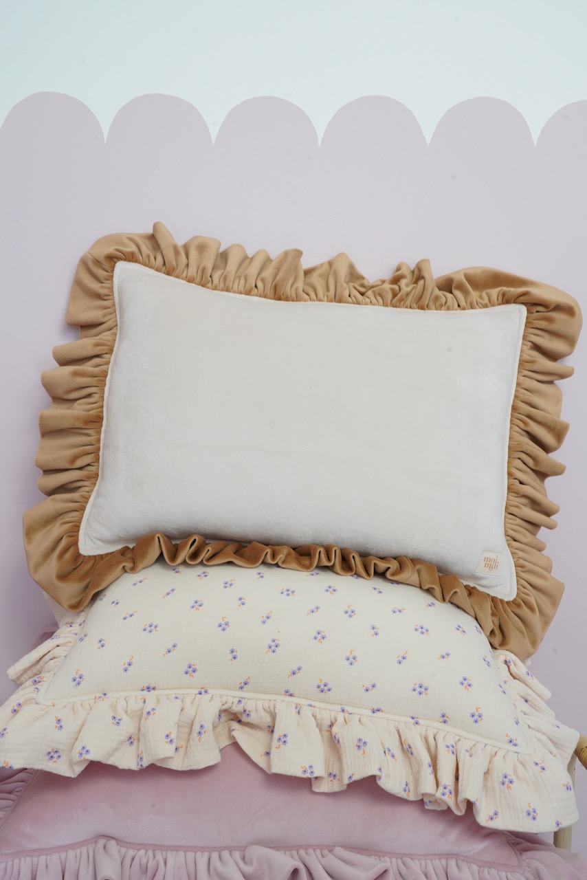 Decorative velvet pillow with frills "Capuccino"