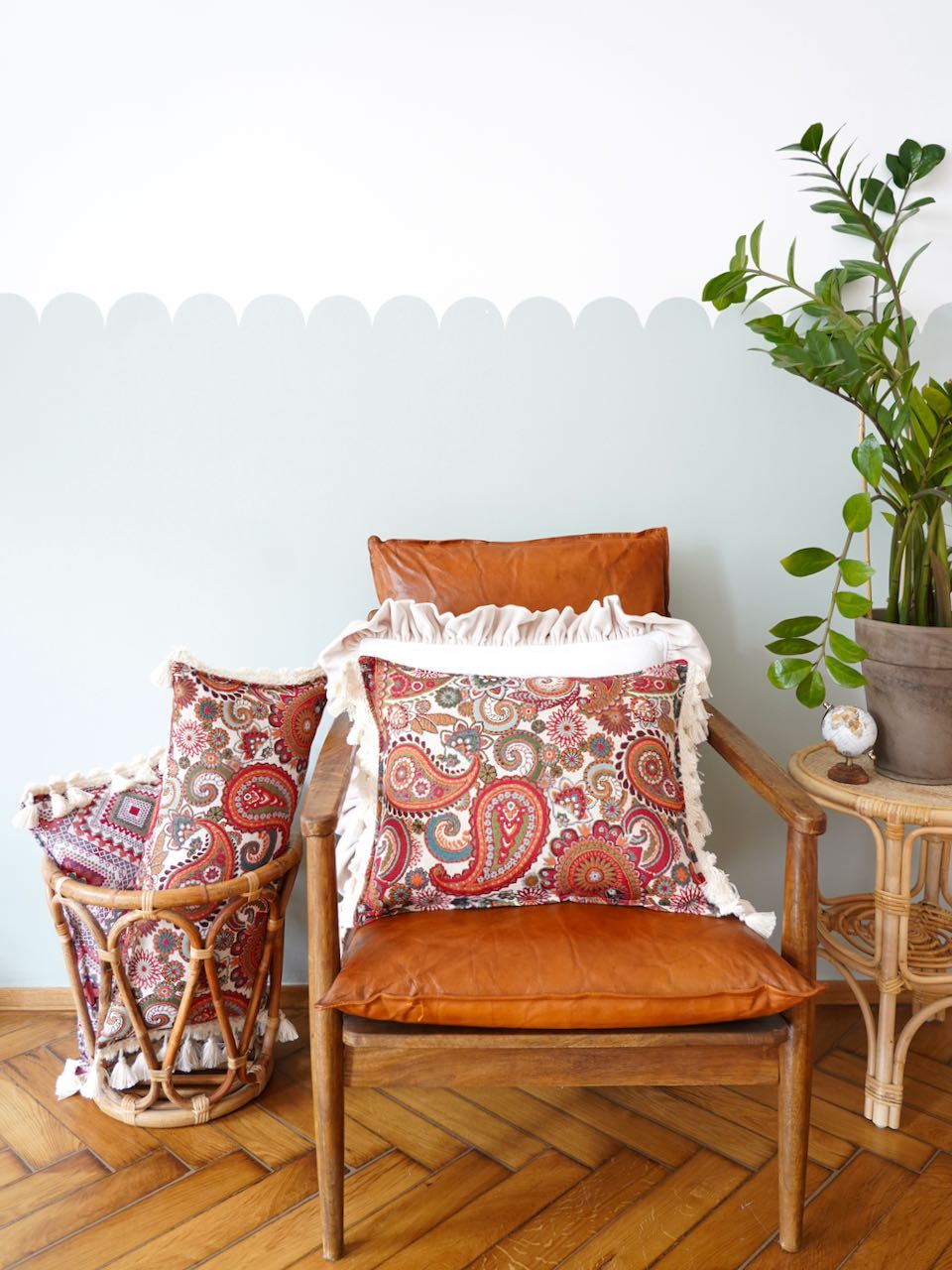 'Vintage paisley' decorative pillow with fringe