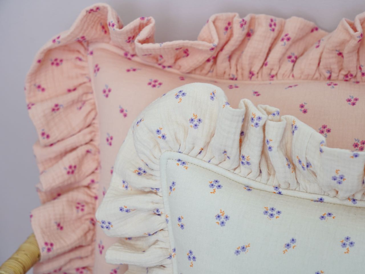 Muslin decorative pillow with frill "Purple forget-me-not" - Image 4