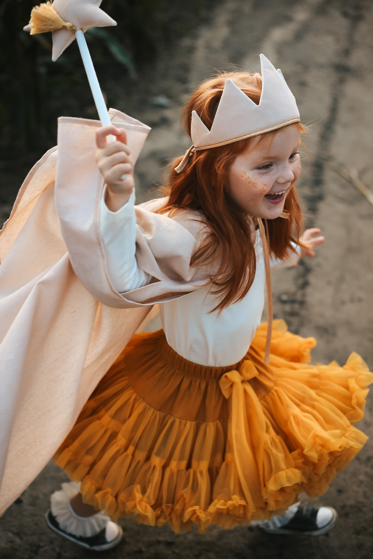 “Beige” Crown and Wand Magic Set