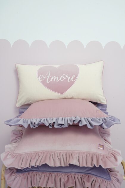 Decorative pillowcase with embroidered text "Violet Amore"