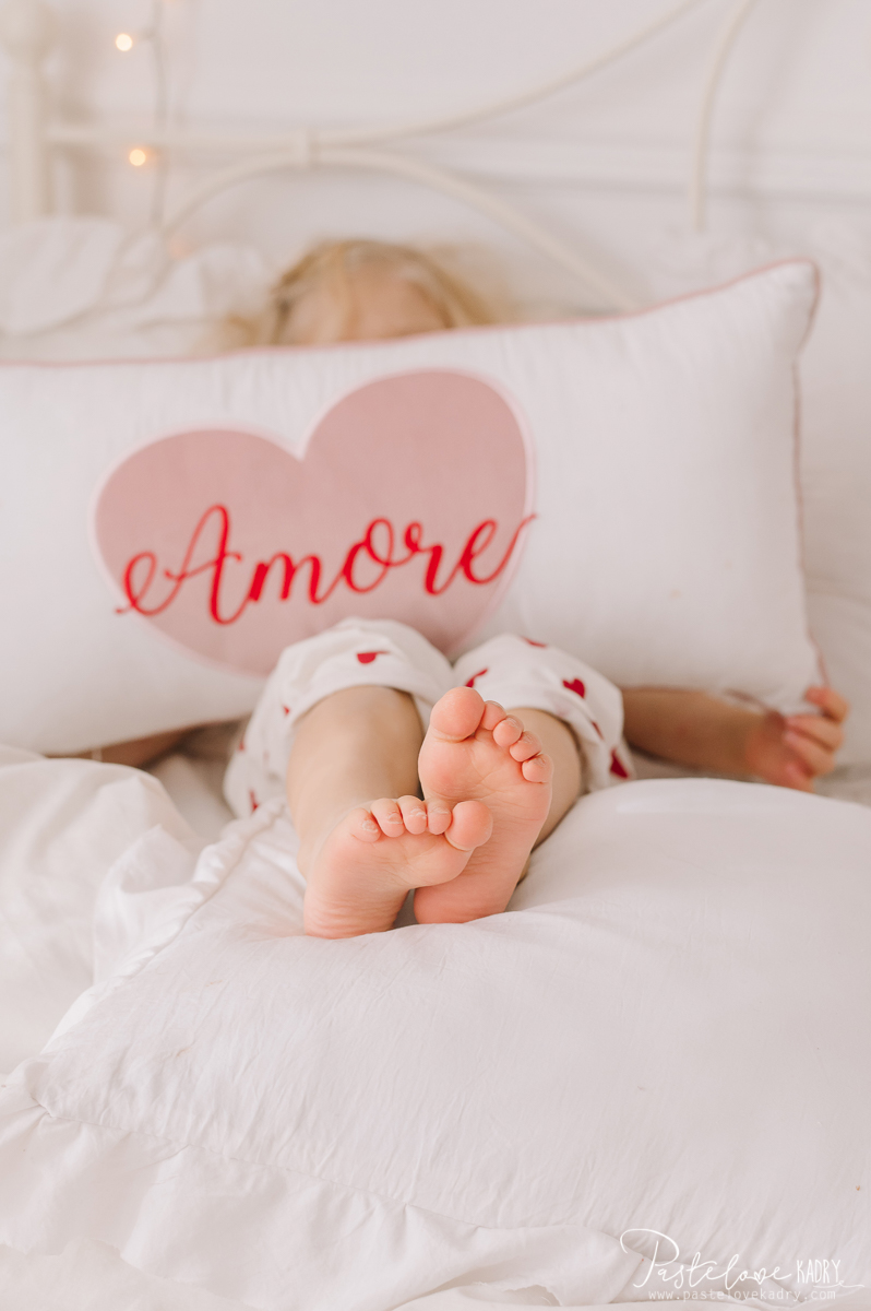 Decorative pillowcase with embroidered text "Red Amore" - Image 14