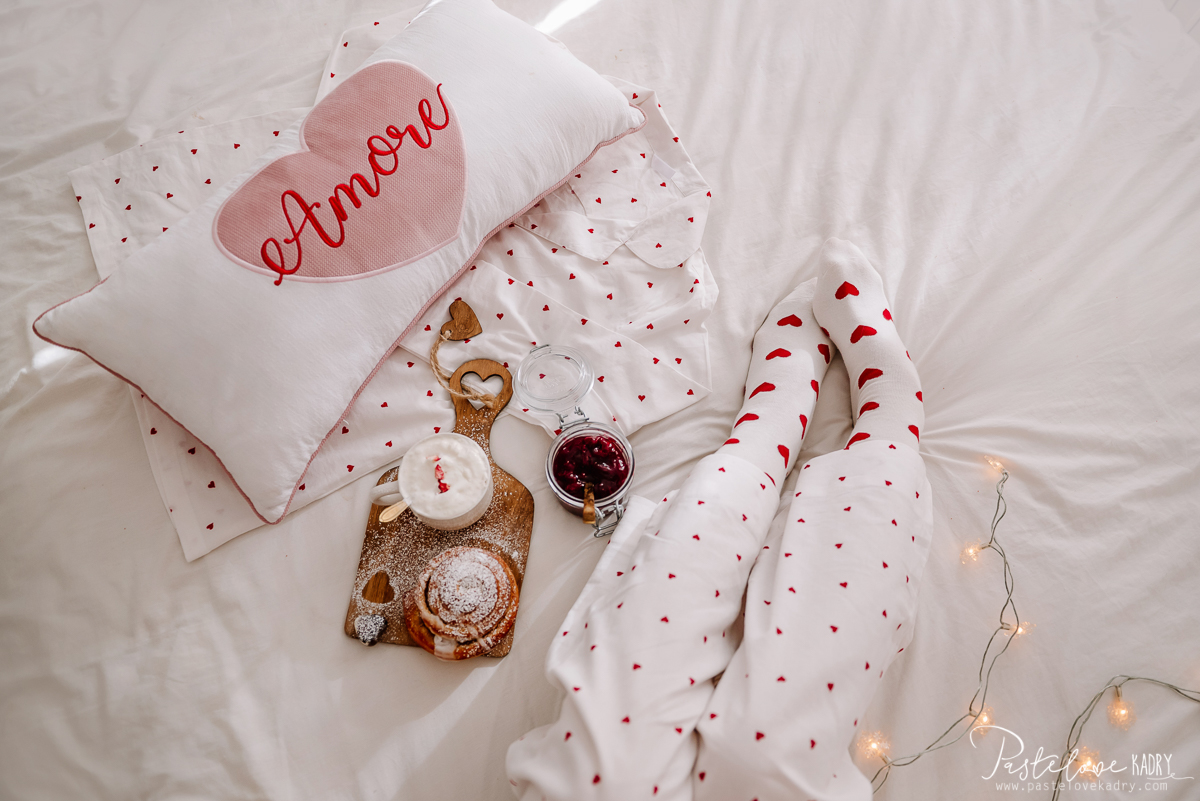 Decorative pillowcase with embroidered text "Red Amore" - Image 11