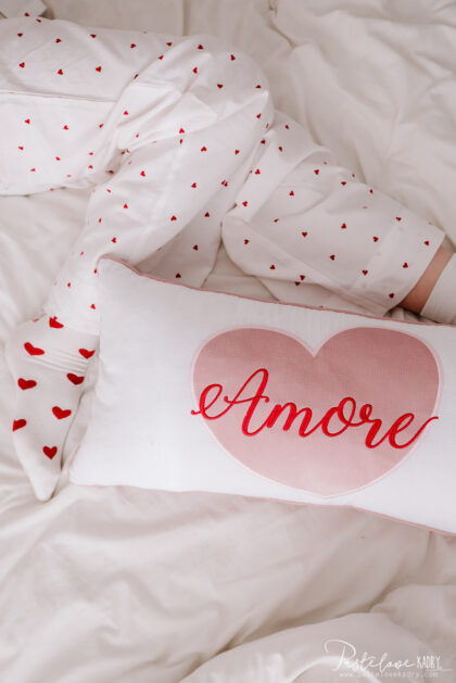 Decorative pillowcase with embroidered text "Red Amore"