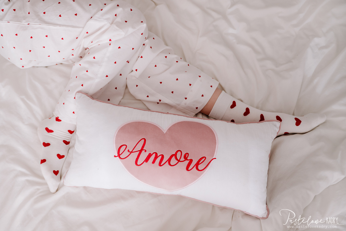 Decorative pillowcase with embroidered text "Red Amore" - Image 13