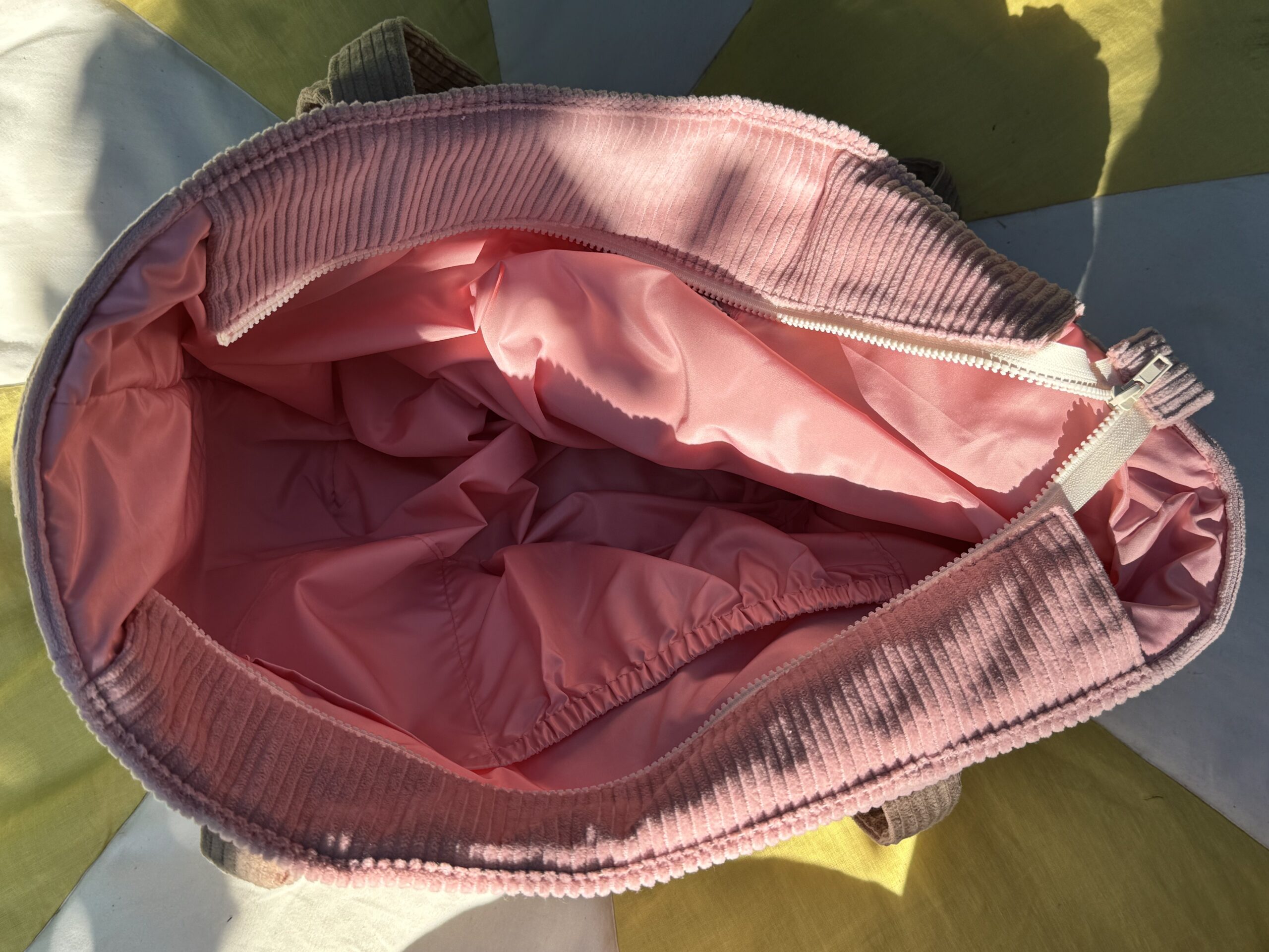 Travel bag "Pink Coffee" - Image 6