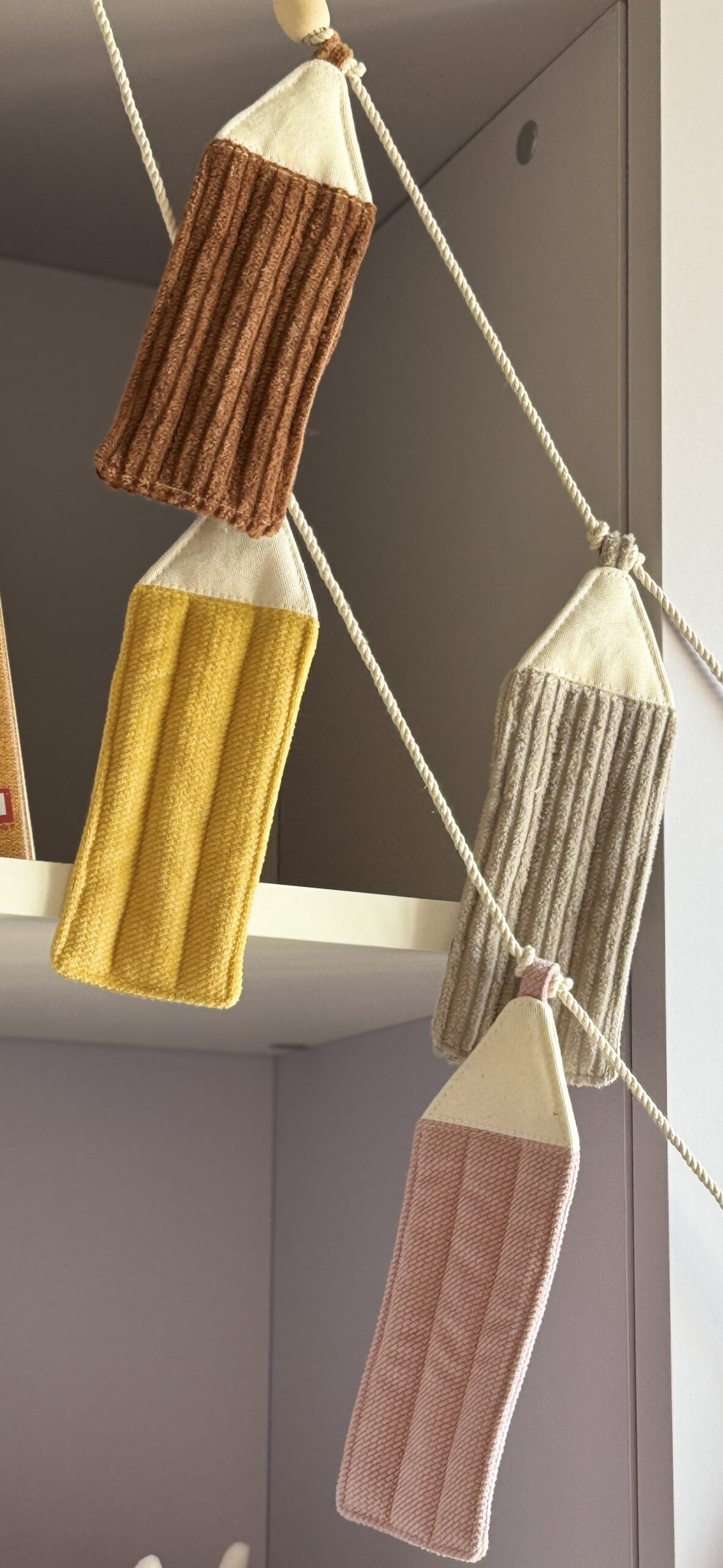 Velvet crayon garland “Rainbow” - Image 4