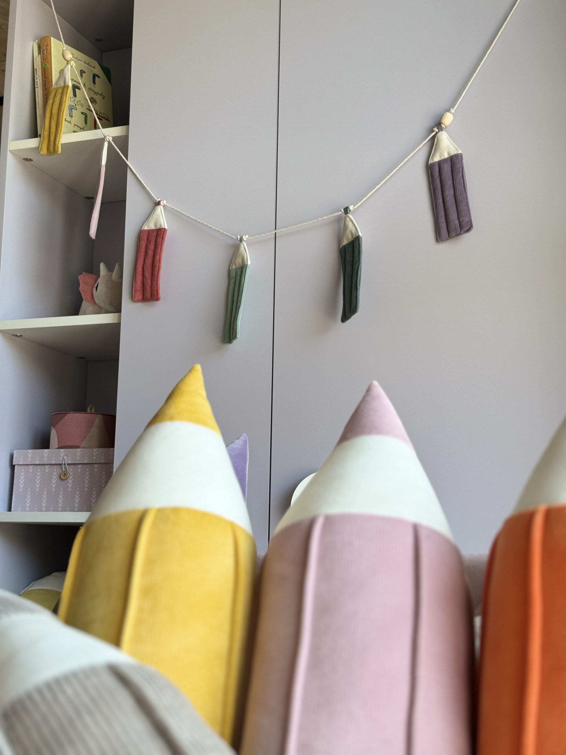 Velvet crayon garland “Rainbow” - Image 9