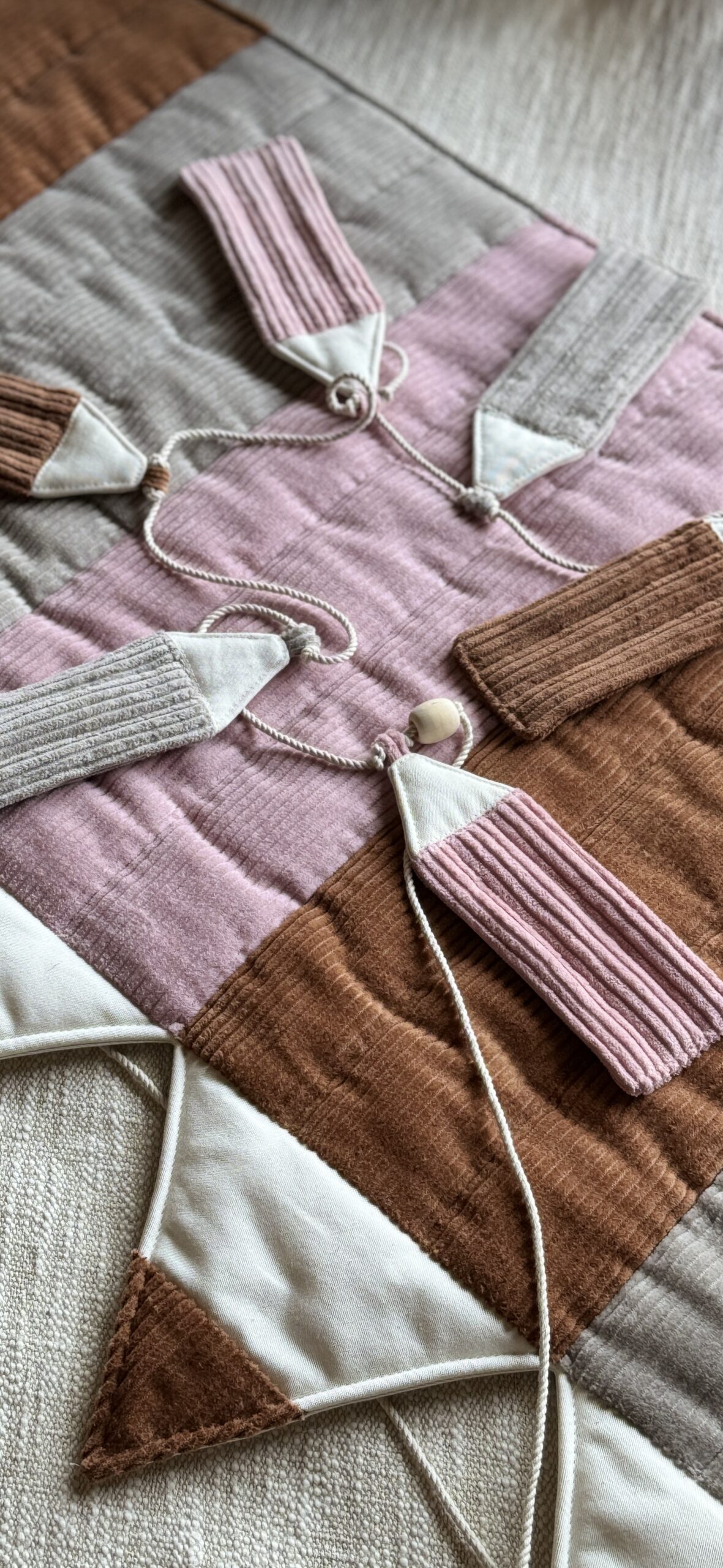 Corduroy crayon garland “Pastel” - Image 6