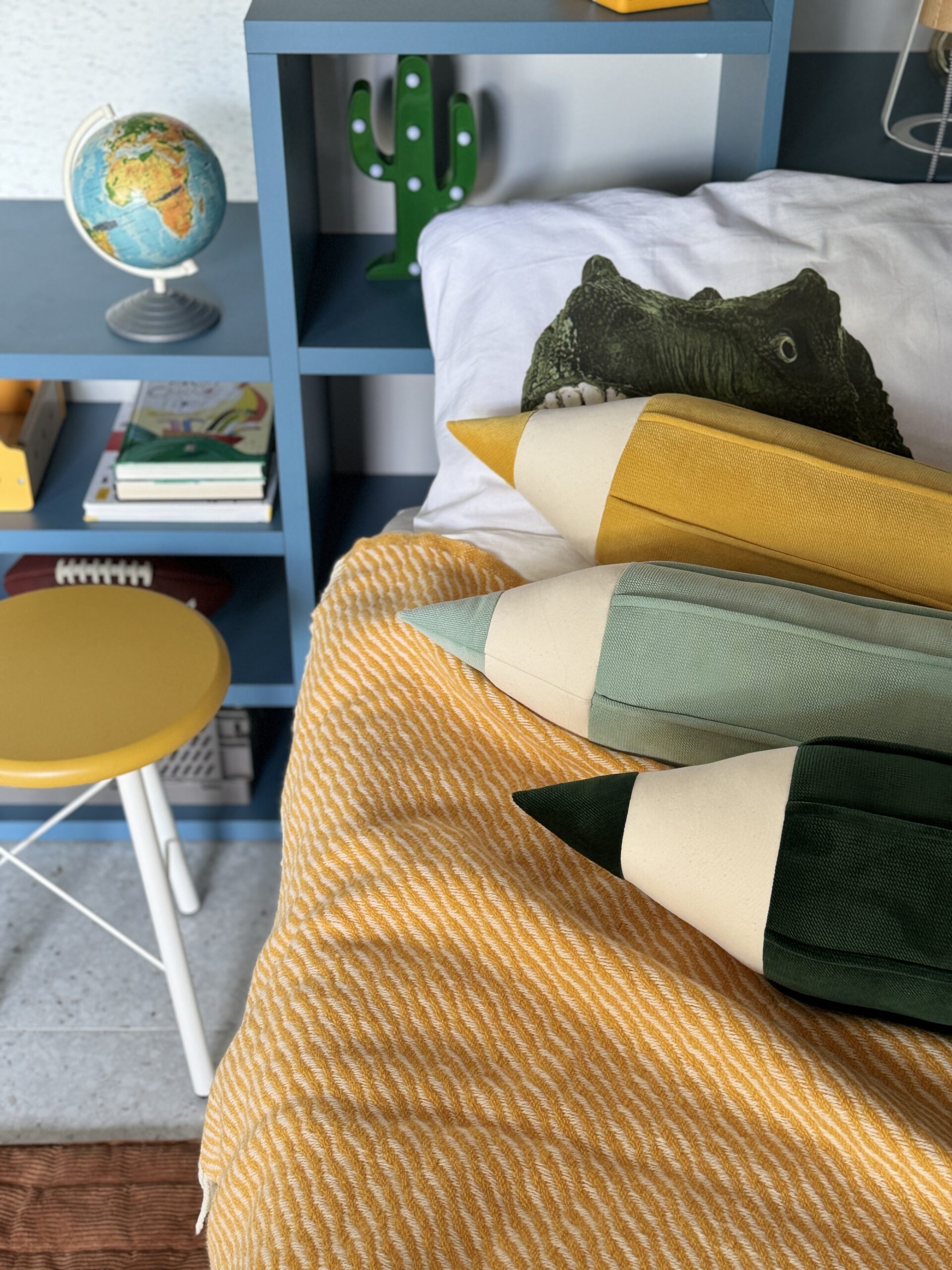 Crayon velvet pillow - “Mint” - Image 3