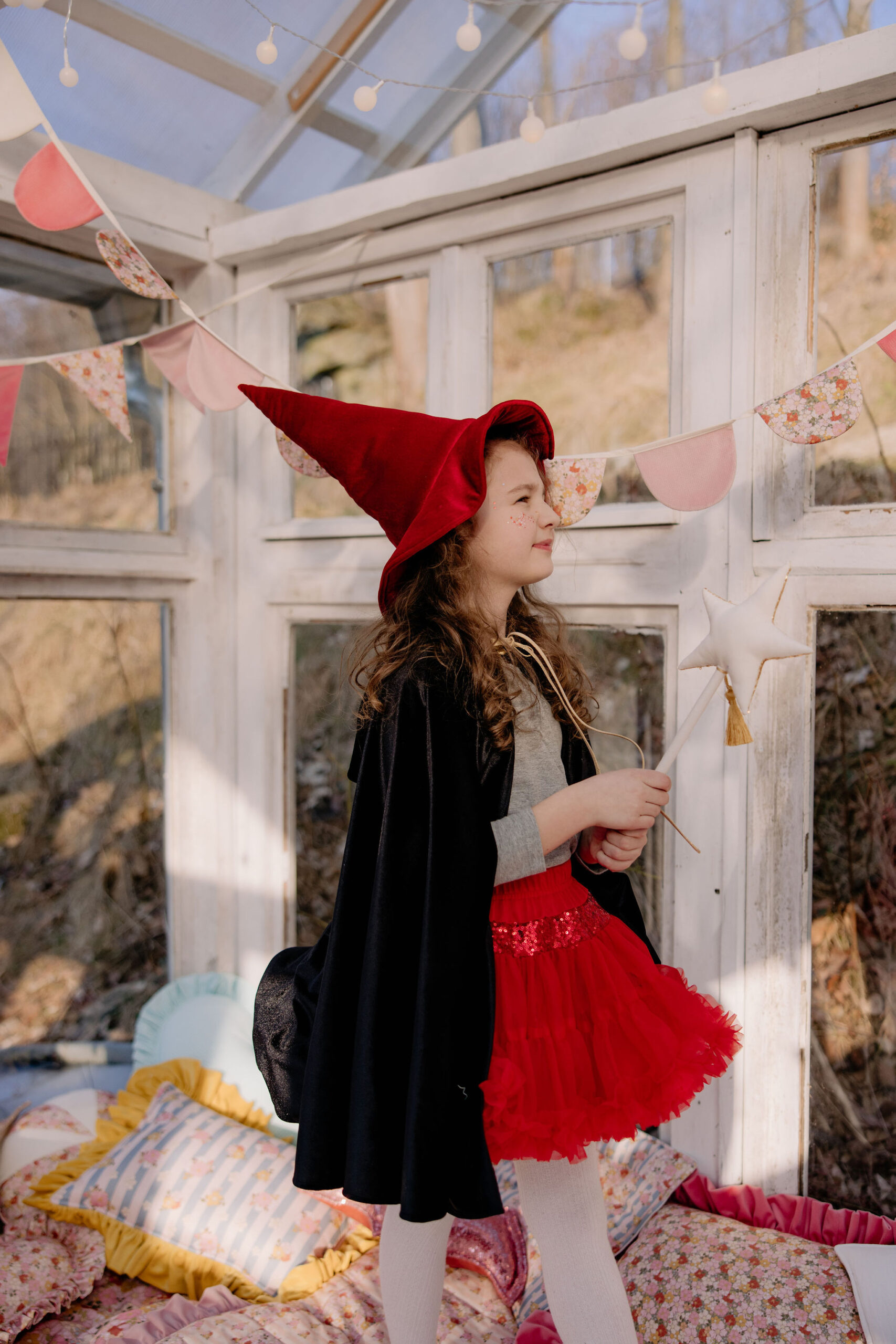 "PETTISKIRT SKIRT – SEQUINS RED Composition: Waistband: 100% Polyester, Tulle: 100% Polyamide"