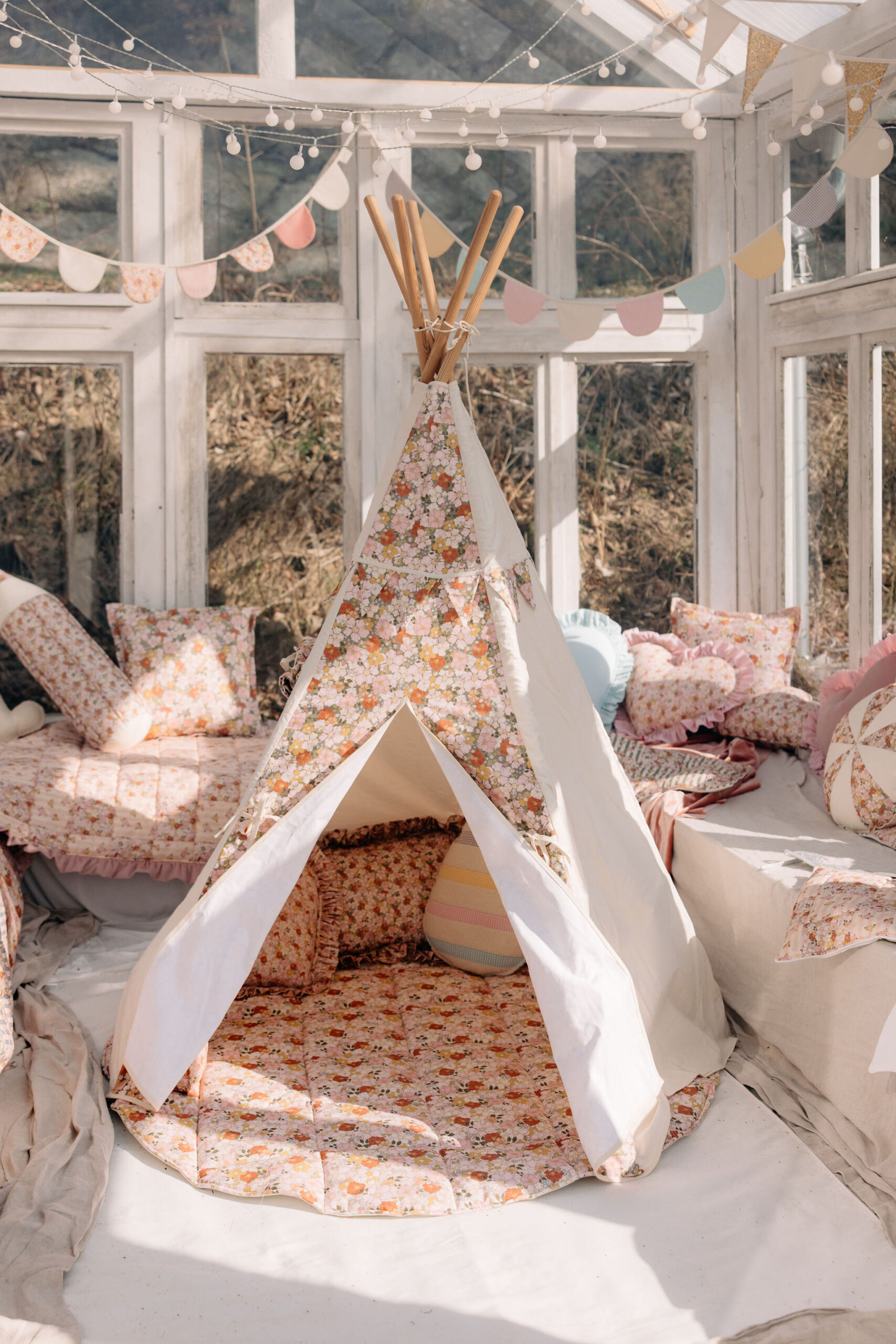 "Spring garden" Teepee Tent - 5906508785553 - beige background - Image 5