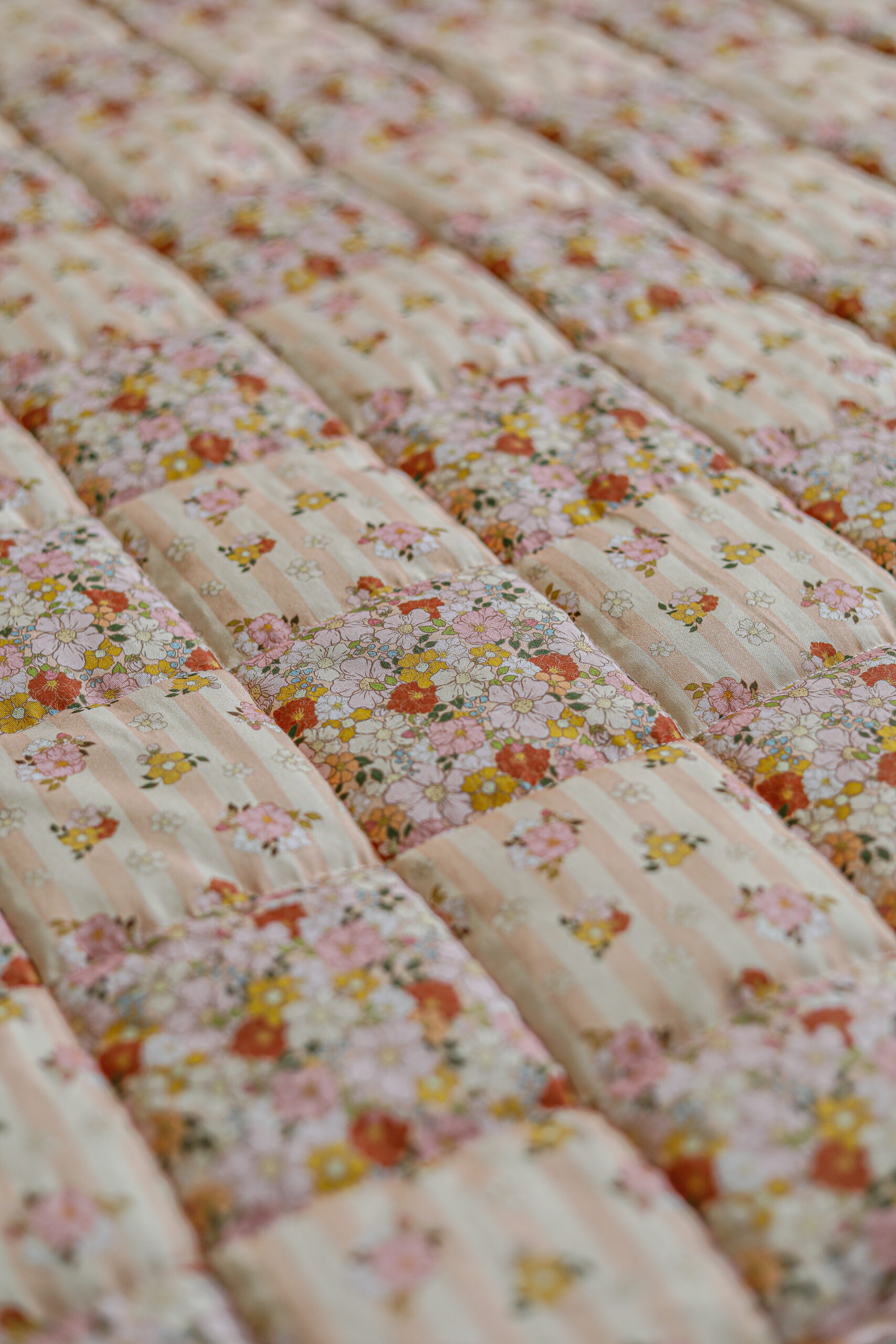 Quilted Bedspread with Ruffle – Spring  garden 5906508784051	200×90