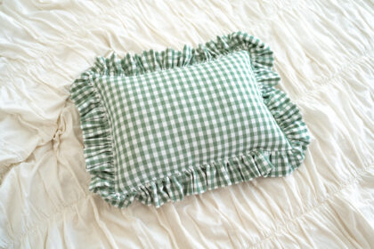 Pillow with frill  "Sage check"